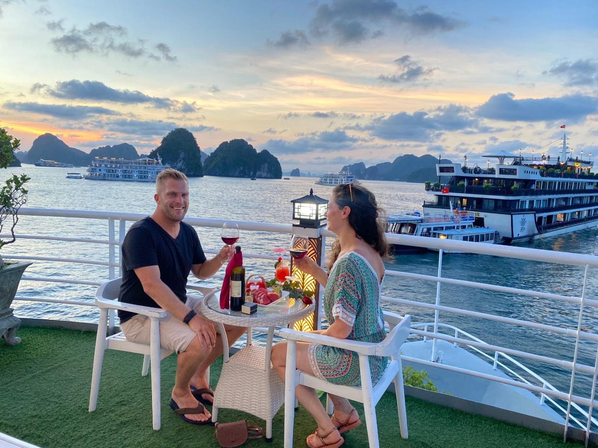 Hotel Halong Sapphire Cruises Ha Long Exterior foto