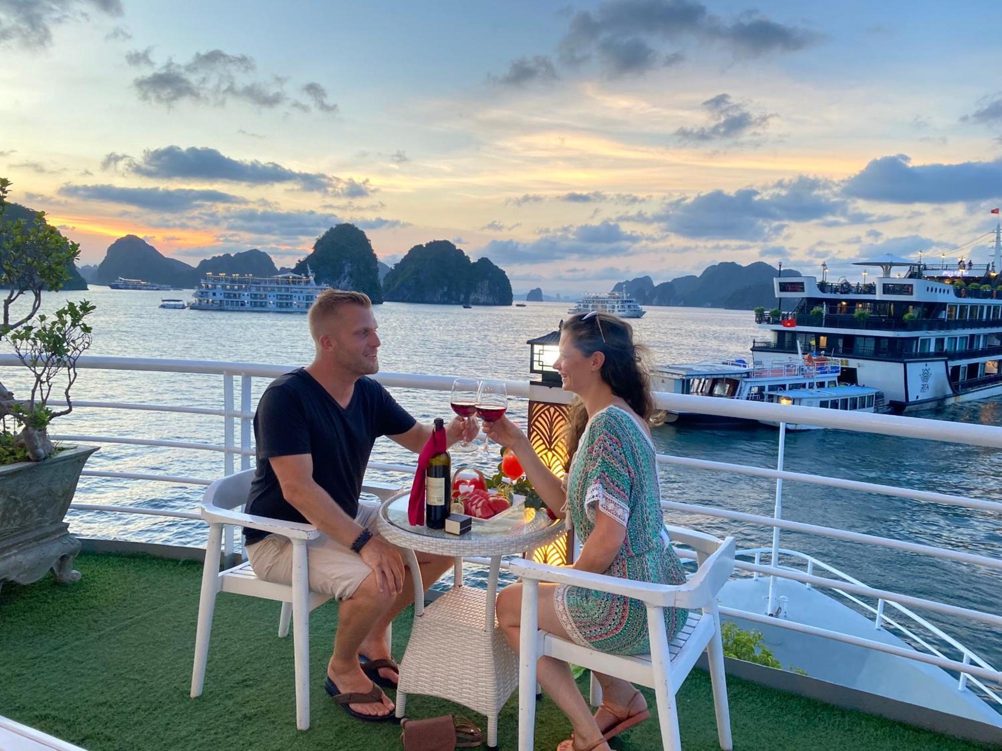 Hotel Halong Sapphire Cruises Ha Long Exterior foto